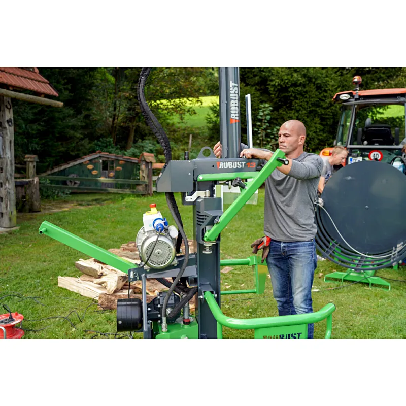 Brennholz-Spalter Robust Ranger V 160 Arbeit