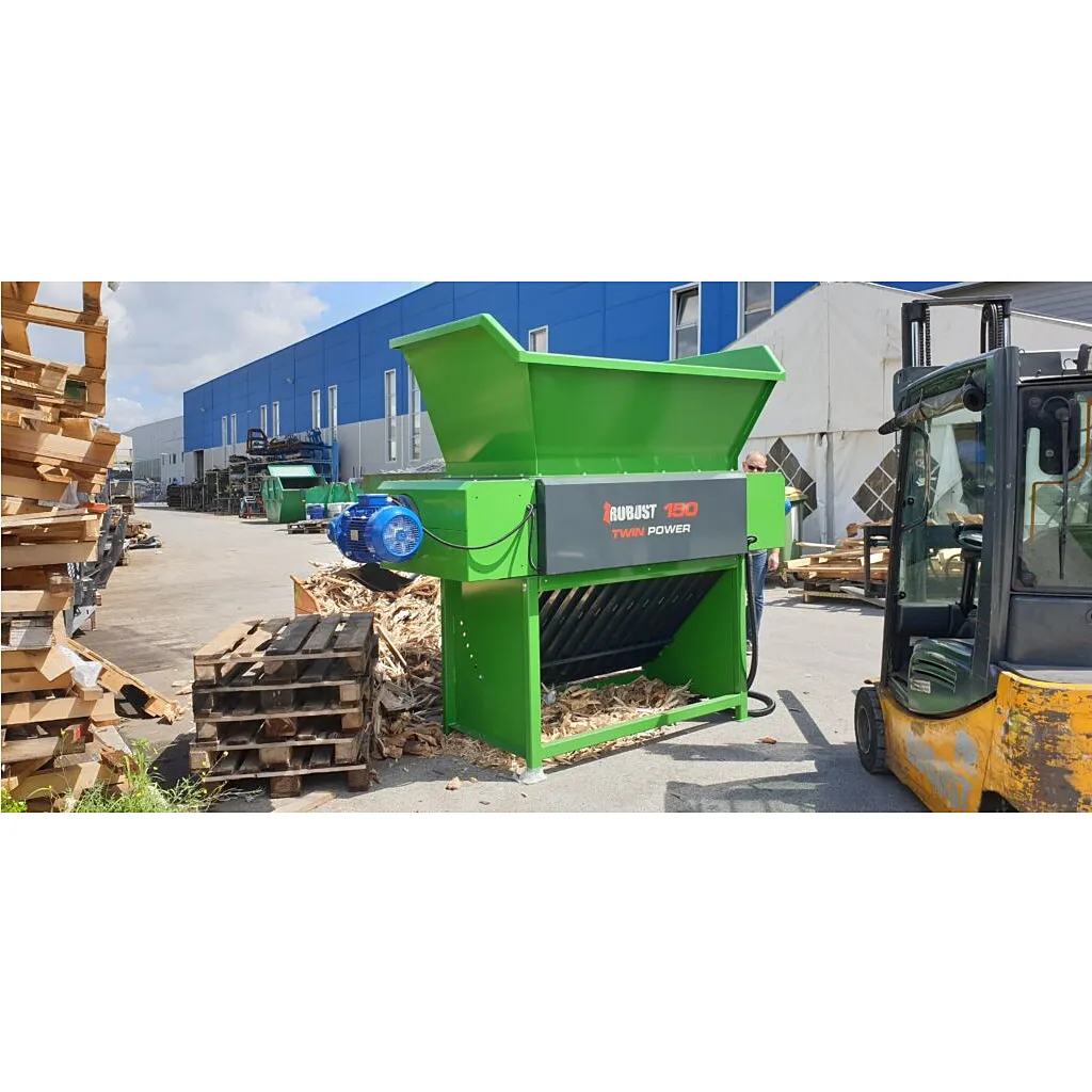 Zerkleinerer ReUser PD 1500 bei der Arbeit